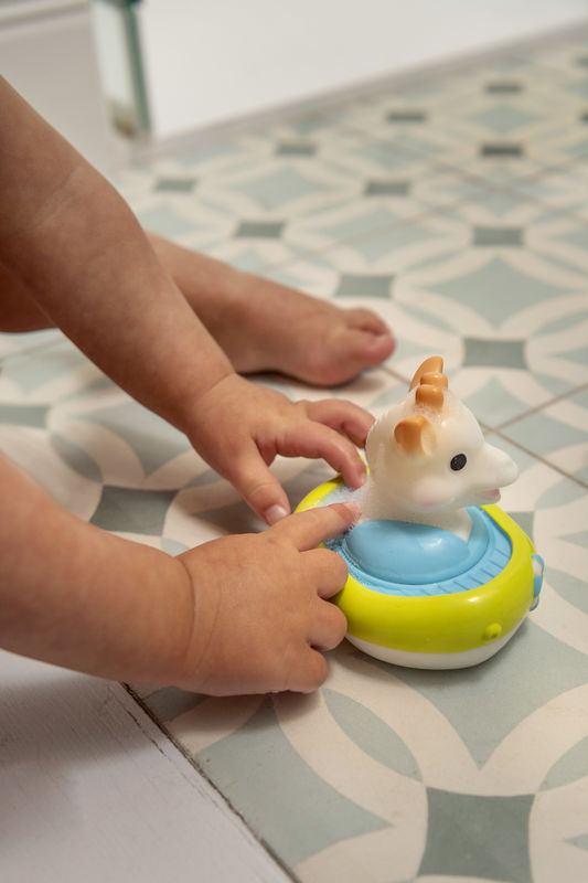 Pryskająca łódeczka Żyrafy Sophie - obrazek 3